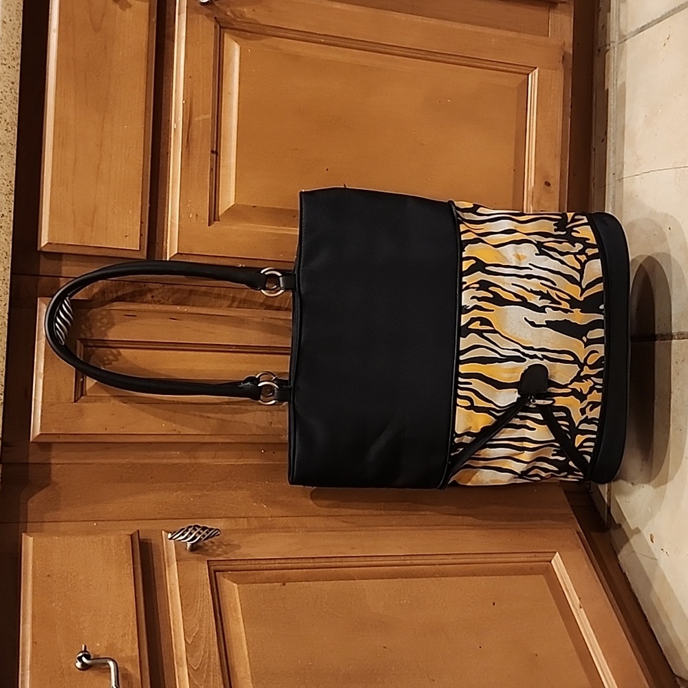 TRAVELON Large expandable Travel Tote - Picture 5 of 9